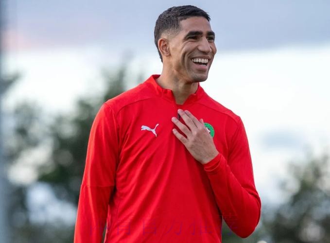 摩洛哥队获非洲杯公平竞赛奖，队长阿什拉夫领奖